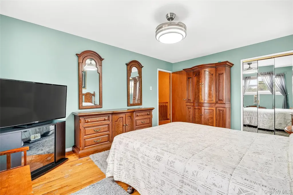 280 Throggs Neck Boulevard Bronx NY 10465