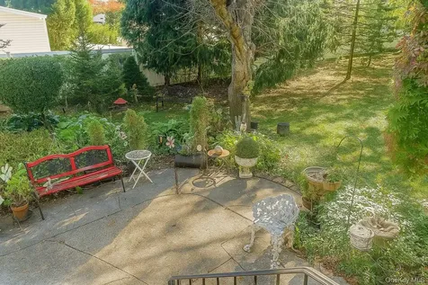 2 Flower Hill Lane Bay Shore NY 11706