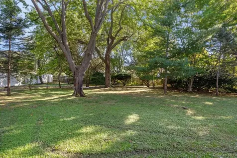 2 Flower Hill Lane Bay Shore NY 11706