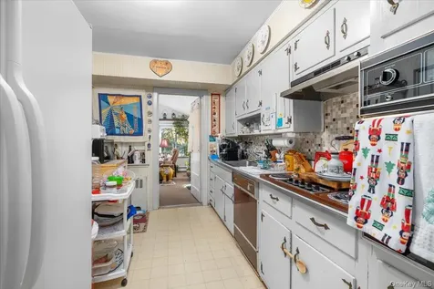 2 Flower Hill Lane Bay Shore NY 11706