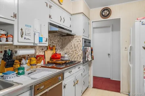 2 Flower Hill Lane Bay Shore NY 11706