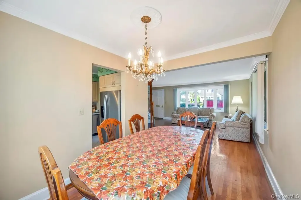 2 Ash Place New Hyde Park NY 11040