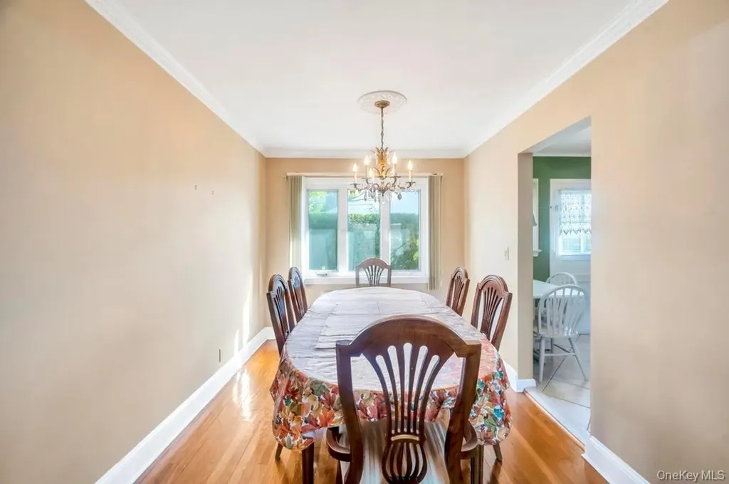 2 Ash Place New Hyde Park NY 11040