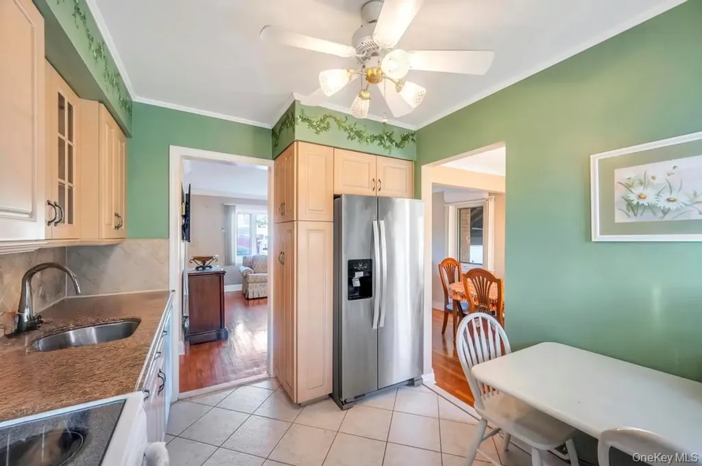 2 Ash Place New Hyde Park NY 11040