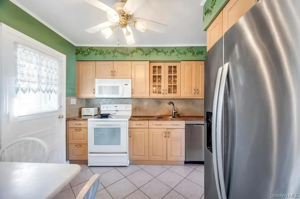 2 Ash Place New Hyde Park NY 11040