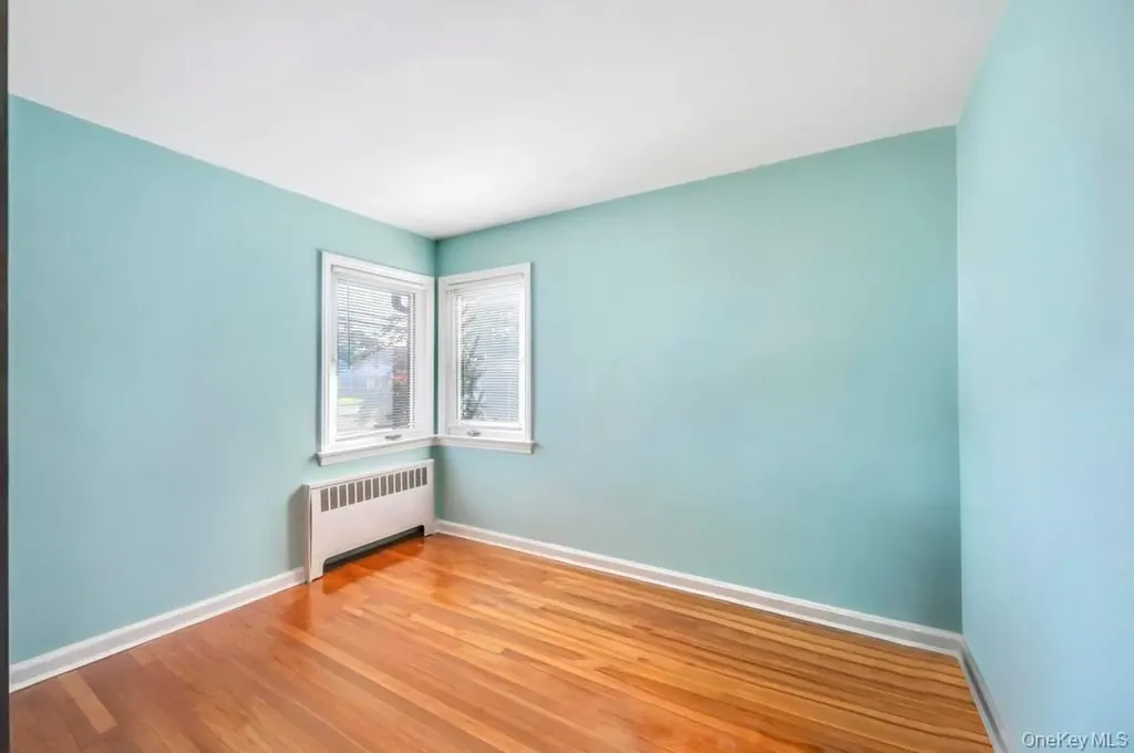 2 Ash Place New Hyde Park NY 11040