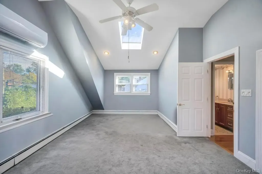 2 Ash Place New Hyde Park NY 11040