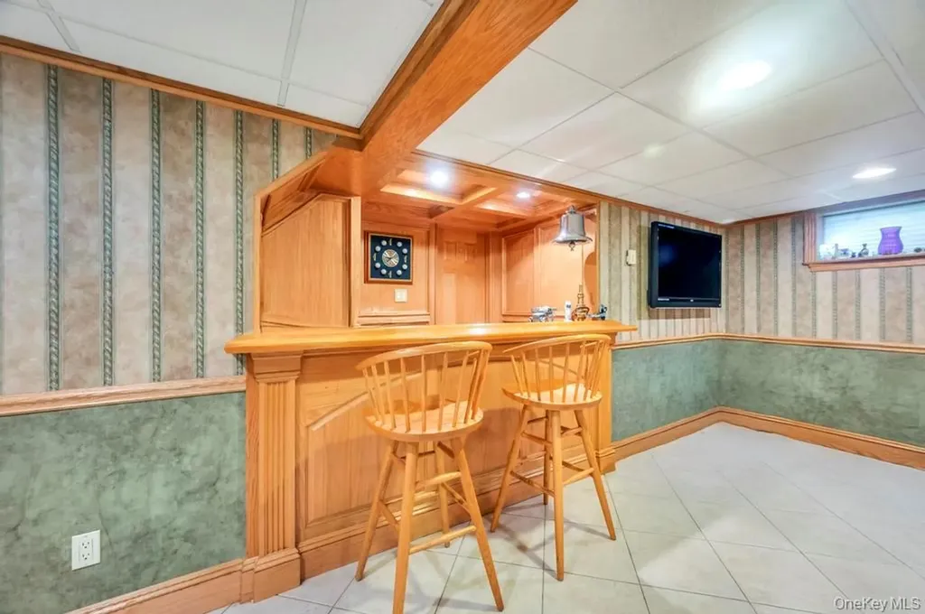 2 Ash Place New Hyde Park NY 11040