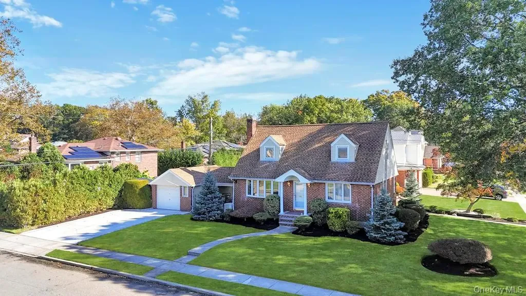 2 Ash Place New Hyde Park NY 11040