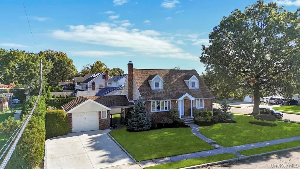 2 Ash Place New Hyde Park NY 11040