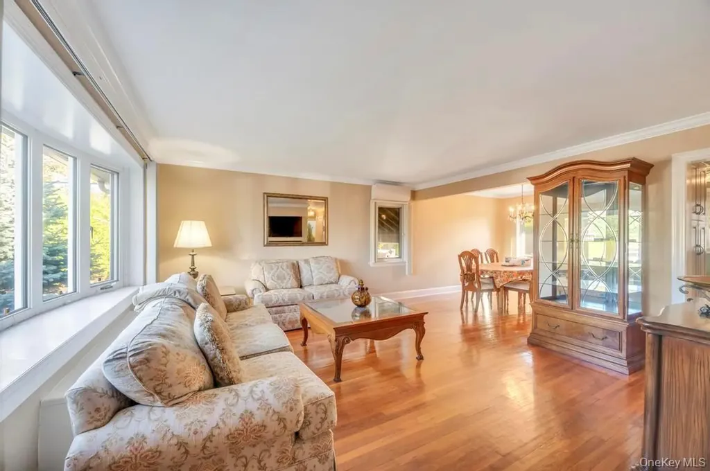 2 Ash Place New Hyde Park NY 11040