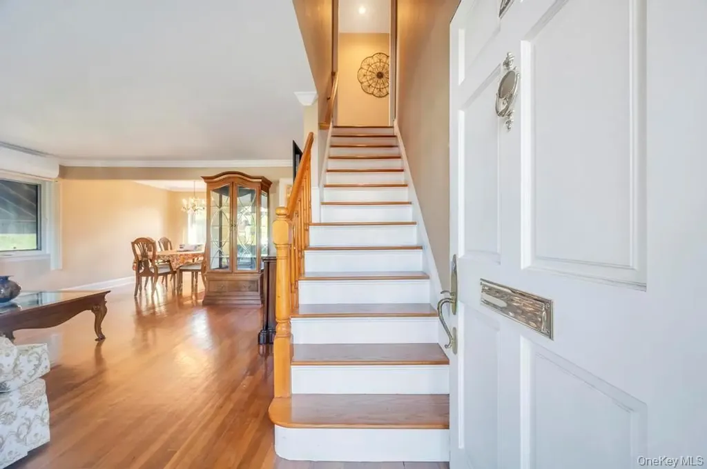 2 Ash Place New Hyde Park NY 11040