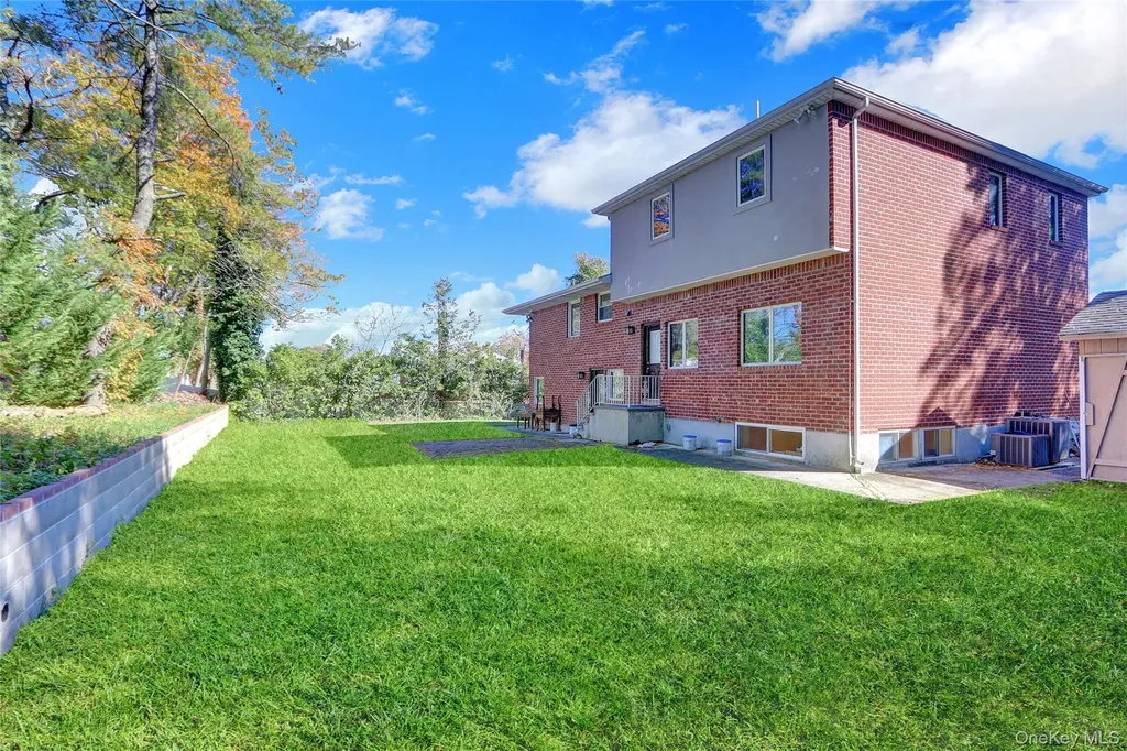 300 Ellen Place Jericho NY 11753