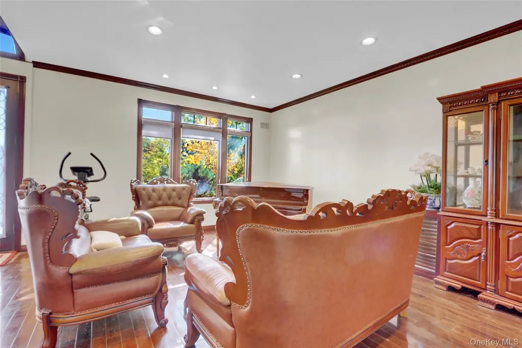 300 Ellen Place Jericho NY 11753