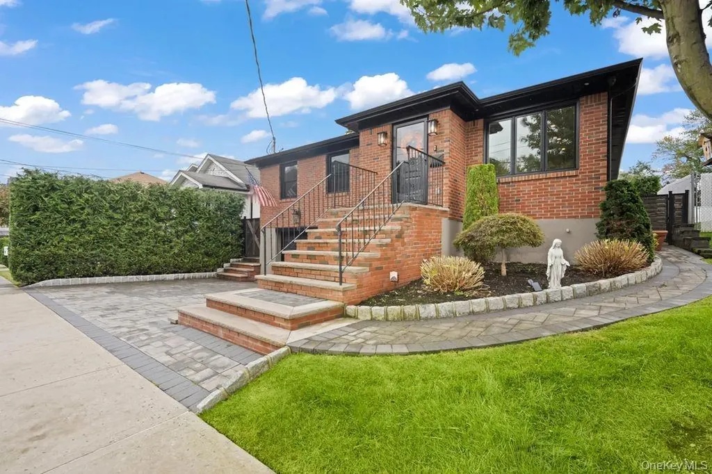 93 Beacon Avenue Staten Island NY 10306