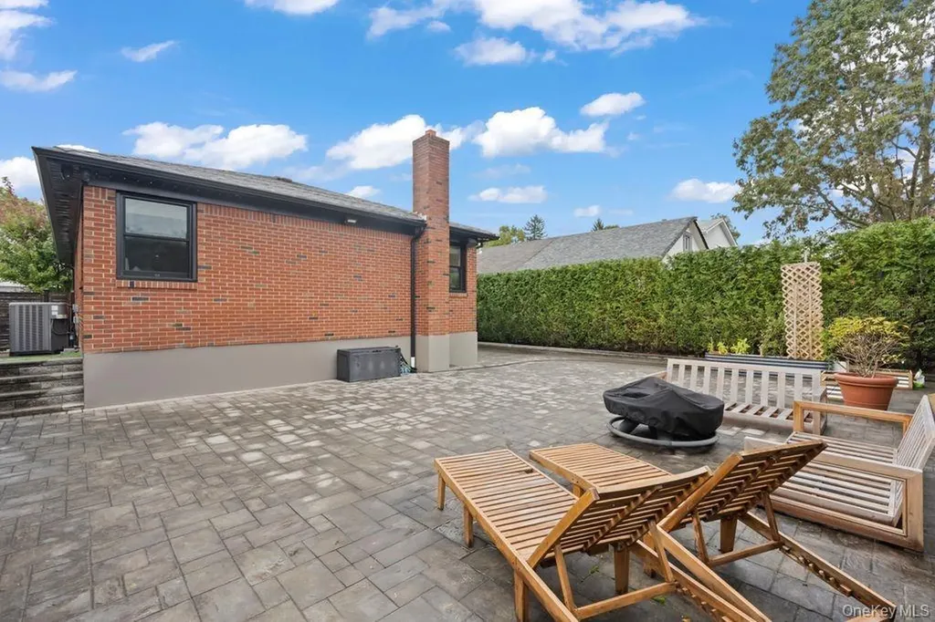 93 Beacon Avenue Staten Island NY 10306