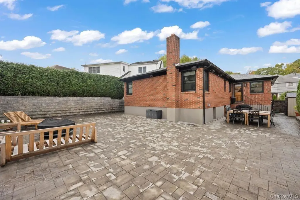 93 Beacon Avenue Staten Island NY 10306