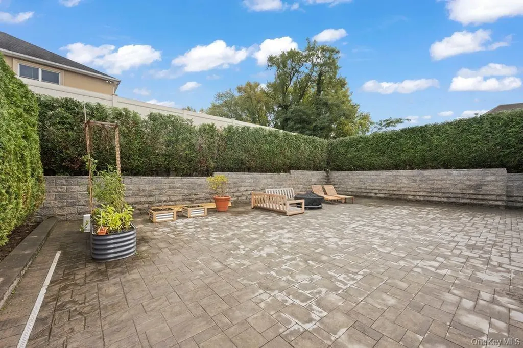 93 Beacon Avenue Staten Island NY 10306