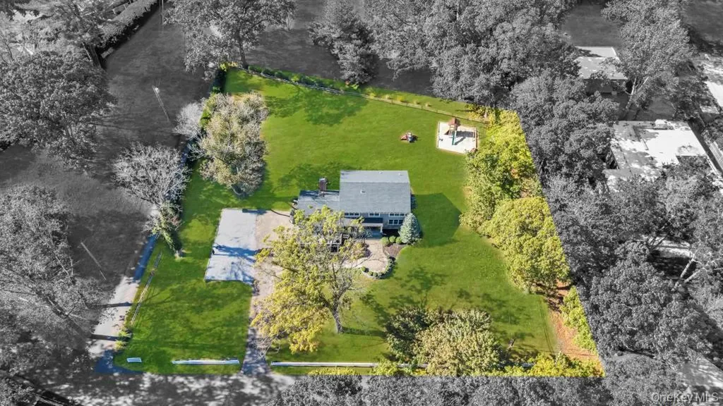 39 Bevin Road Northport NY 11768
