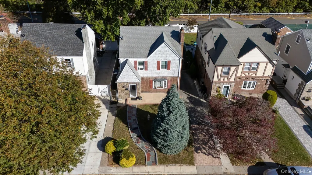 163-37 15 Drive Beechhurst NY 11357