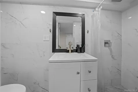 163-37 15 Drive Beechhurst NY 11357