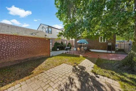 163-37 15 Drive Beechhurst NY 11357