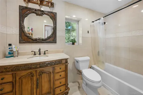 163-37 15 Drive Beechhurst NY 11357