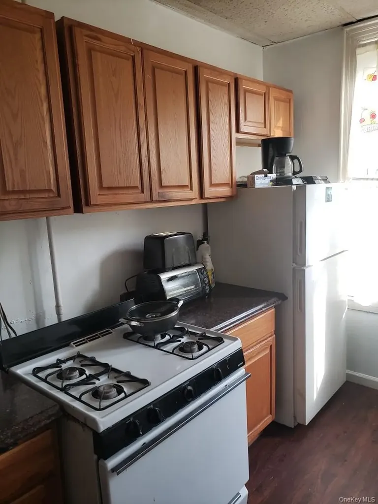 282 Reservoir Place Bronx NY 10467