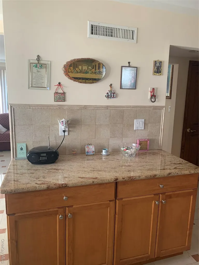 15817 90th Street Howard Beach NY 11414