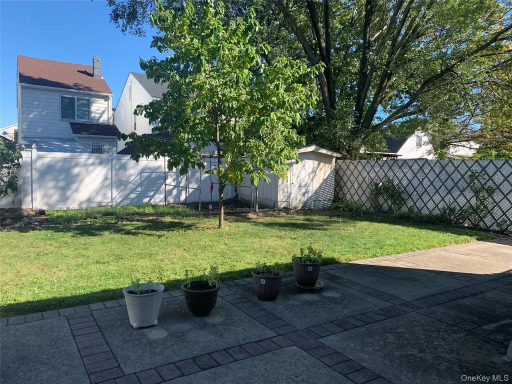 15817 90th Street Howard Beach NY 11414