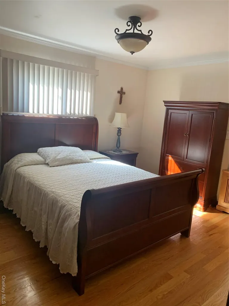15817 90th Street Howard Beach NY 11414