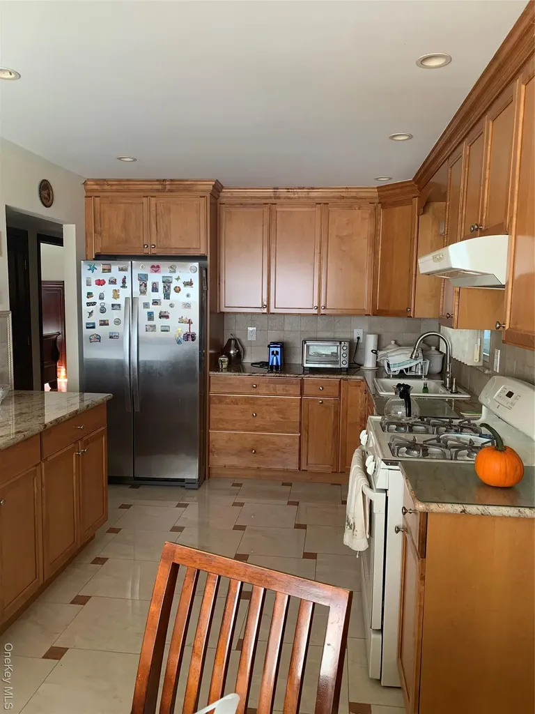 15817 90th Street Howard Beach NY 11414