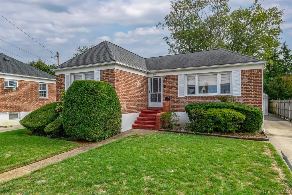 2975 Oceanside Road Oceanside NY 11572
