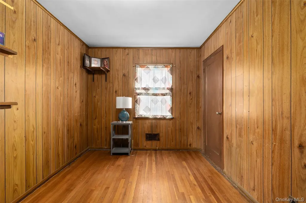 2975 Oceanside Road Oceanside NY 11572