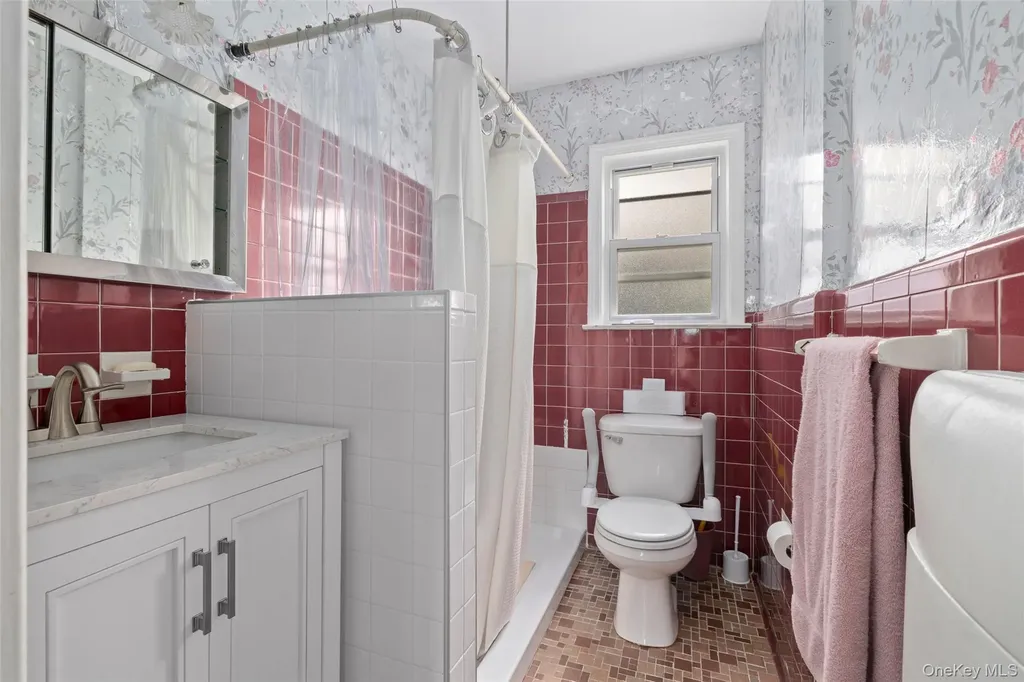 2975 Oceanside Road Oceanside NY 11572