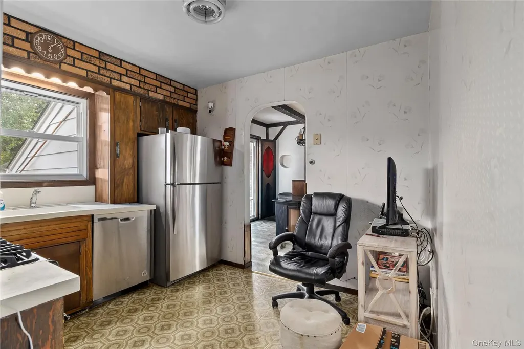 2975 Oceanside Road Oceanside NY 11572