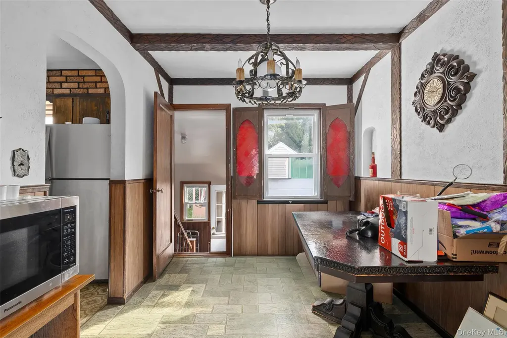 2975 Oceanside Road Oceanside NY 11572