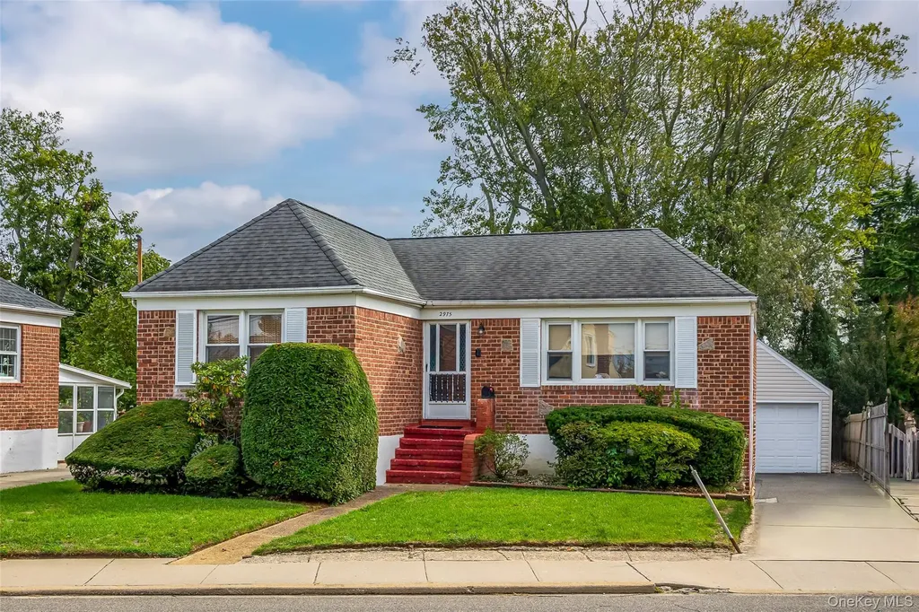 2975 Oceanside Road Oceanside NY 11572