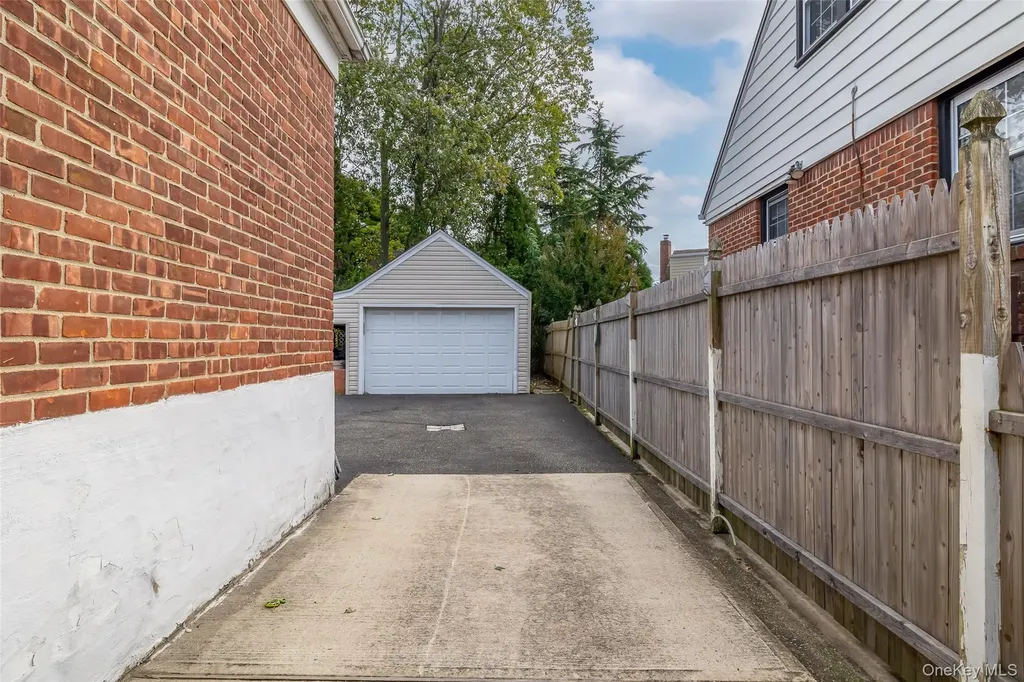 2975 Oceanside Road Oceanside NY 11572