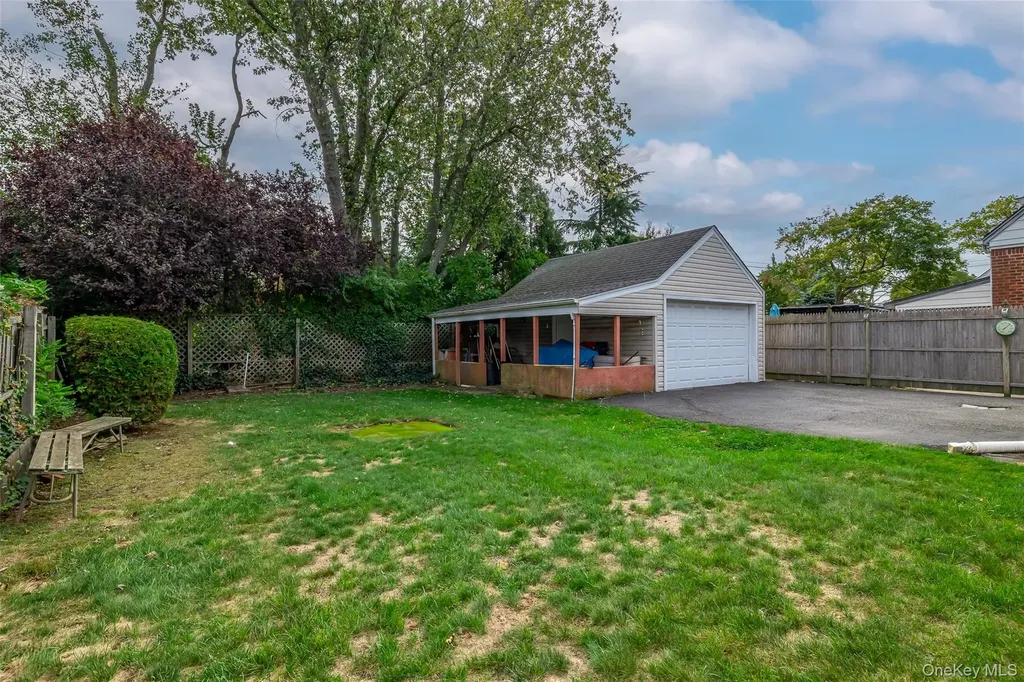 2975 Oceanside Road Oceanside NY 11572