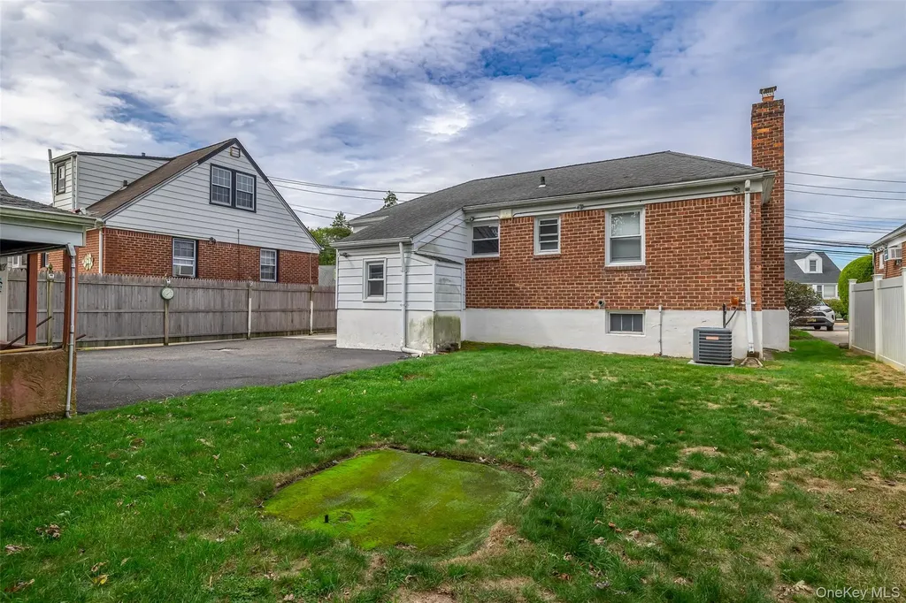 2975 Oceanside Road Oceanside NY 11572