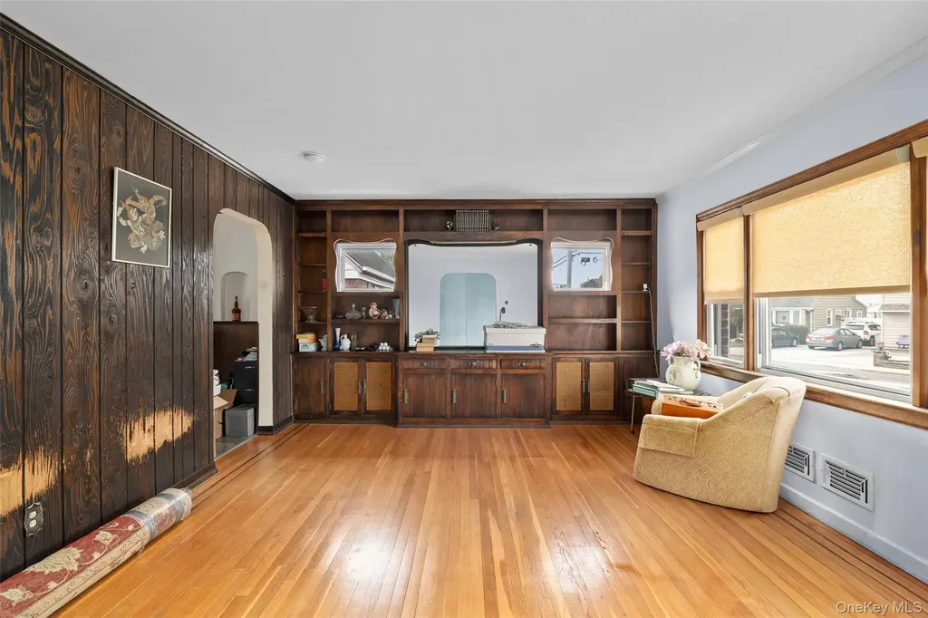 2975 Oceanside Road Oceanside NY 11572