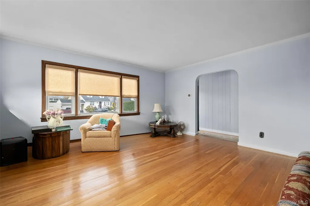 2975 Oceanside Road Oceanside NY 11572