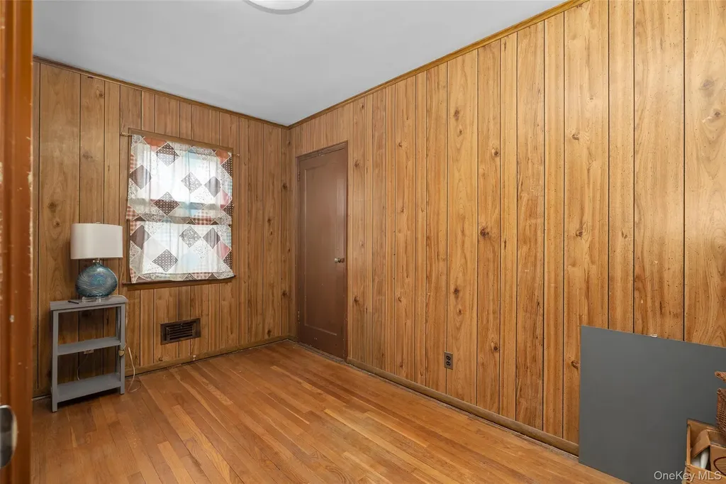 2975 Oceanside Road Oceanside NY 11572