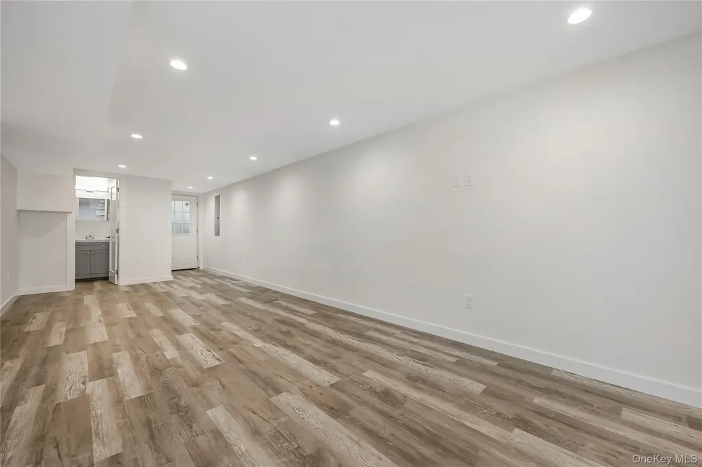 985 Douglas Avenue Wantagh NY 11793