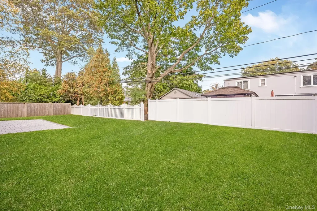 985 Douglas Avenue Wantagh NY 11793