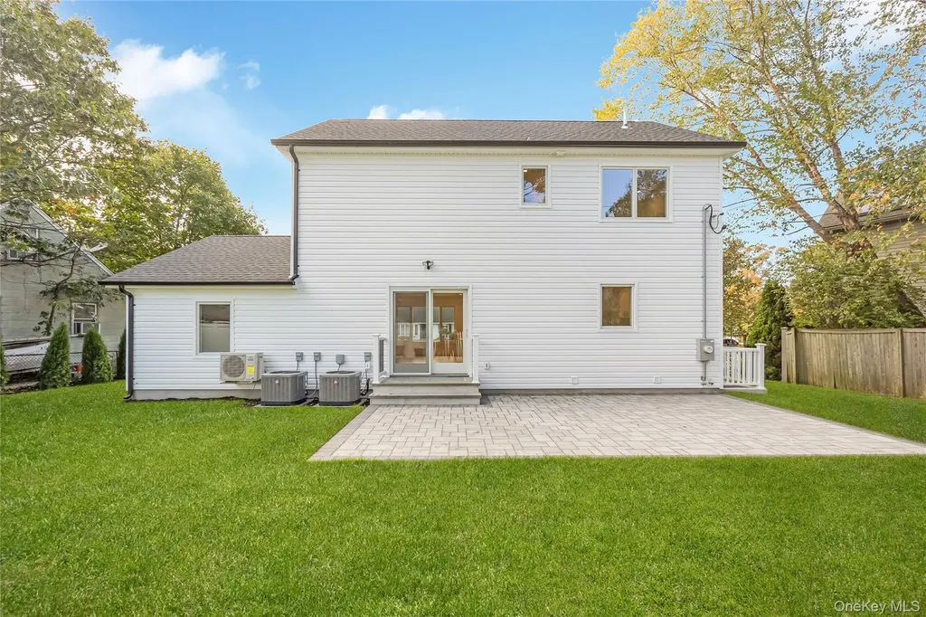 985 Douglas Avenue Wantagh NY 11793
