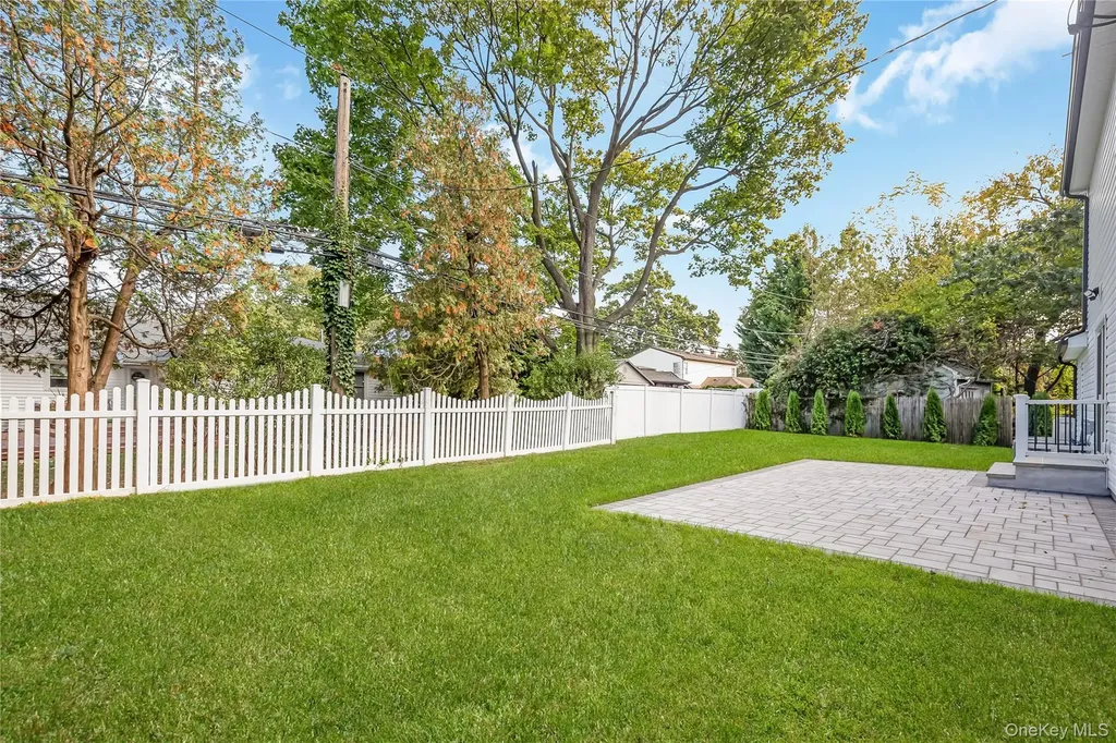 985 Douglas Avenue Wantagh NY 11793