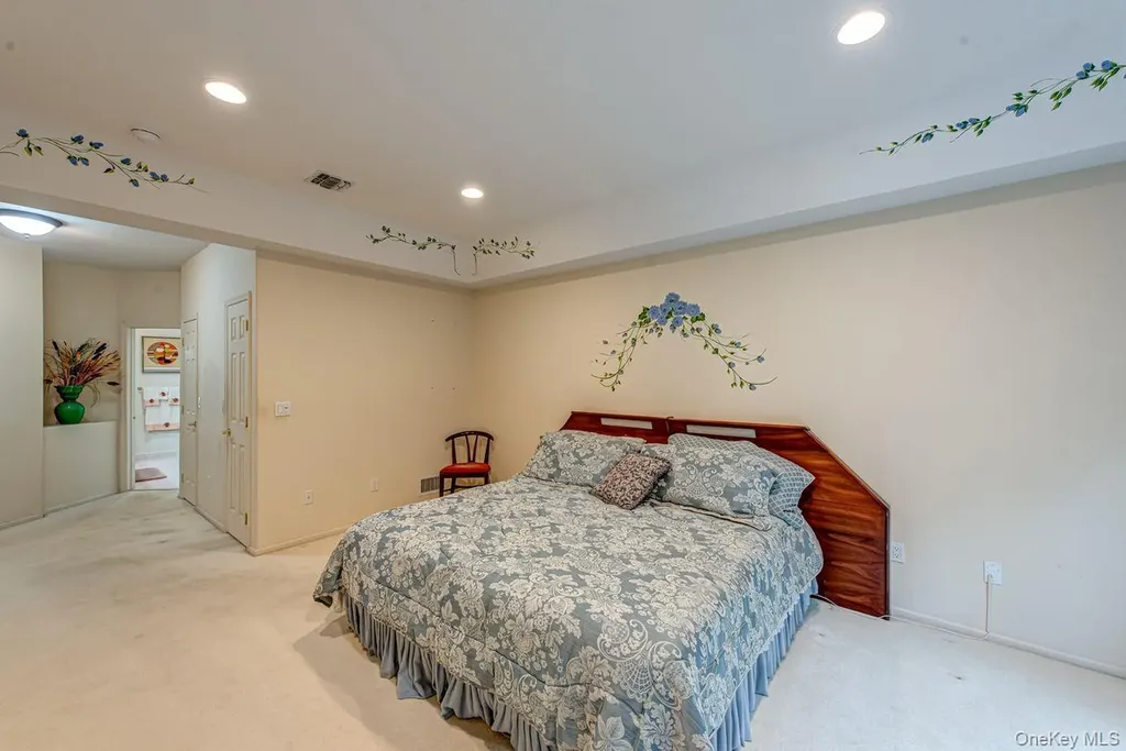 174 Sagamore Drive Plainview NY 11803