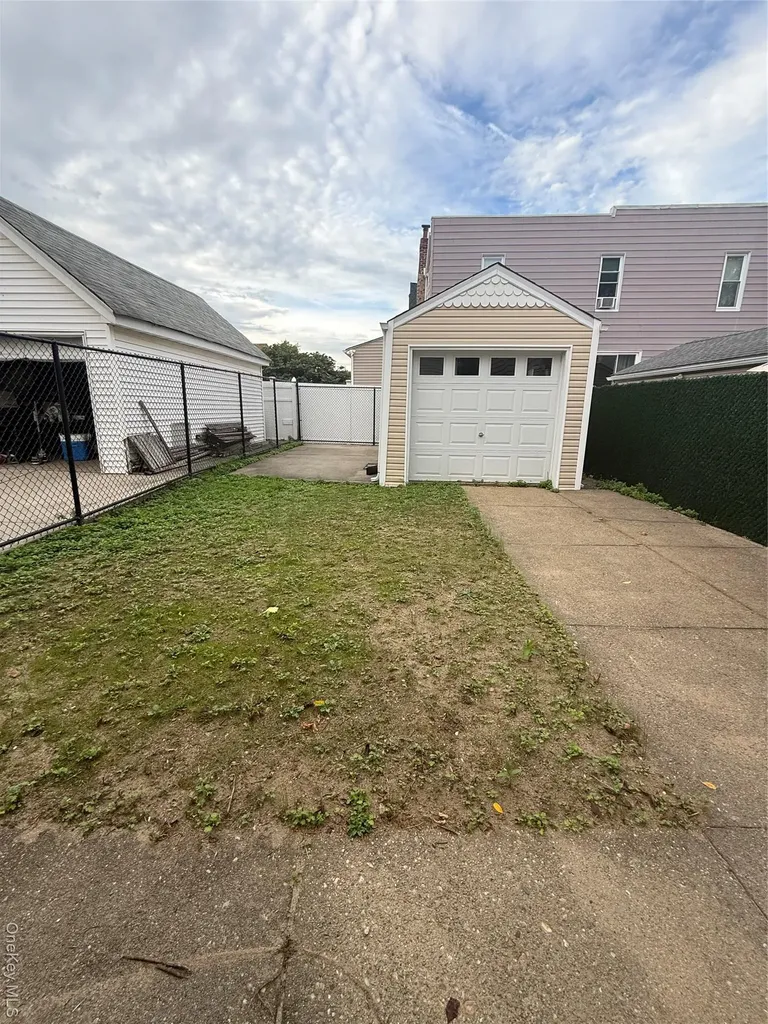 9515 Pitkin Avenue Ozone Park NY 11417
